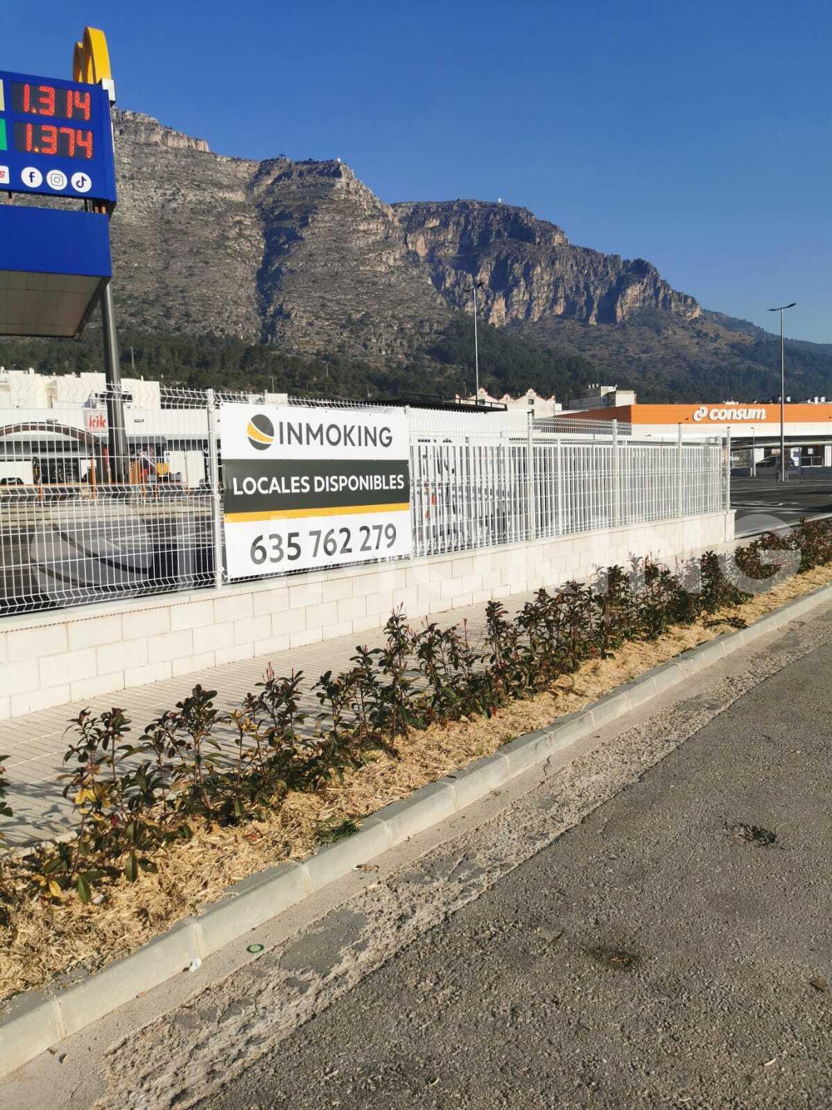 Foto de la propiedad Local comercial de 425 m² en el Parque Comercial Tavernes de Valldigna 